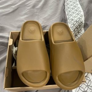 Authentic100%  Yeezy slides